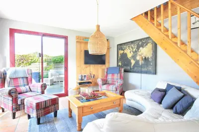 Coin salon dans l'établissement La Maison Merlin - Maison avec piscine Sénoville