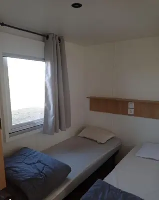 Un ou plusieurs lits dans un hébergement de l'établissement Mobil home Céleste 6-8 personnes