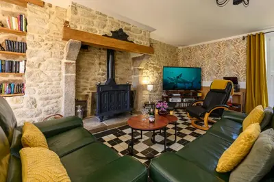Coin salon dans l'établissement Les 13 lavoirs d'antan - chambre la belle époque