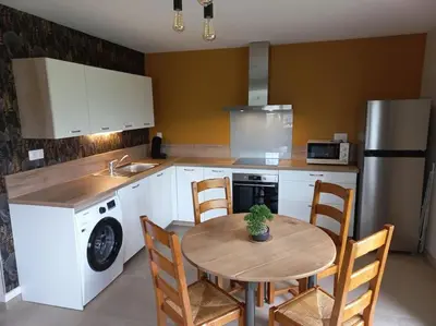 Cuisine ou kitchenette dans l'établissement La Tourelle