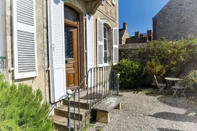 Jardin de l'établissement Élégante maison avec jardin
