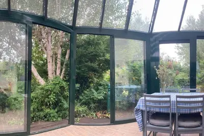 Jardin de l'établissement La Maison Rose - avec grand jardin clos à 300m de la mer