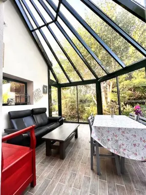 Coin salon dans l'établissement La Maison Rose - avec grand jardin clos à 300m de la mer