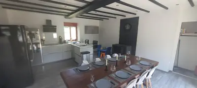 Cuisine ou kitchenette dans l'établissement La prairie de la baie du mont saint michel