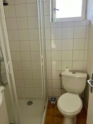 Salle de bains dans l'établissement Gite à proximité du golf et du lac de la Dathée