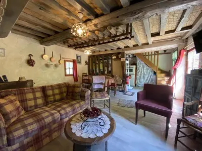 Coin salon dans l'établissement Maison de charme normande avec jardin et WiFi - FR-1-497-220