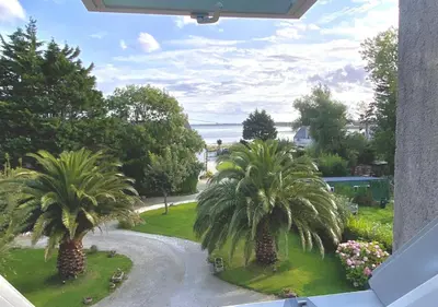 Jardin de l'établissement Duplex Bellevue, vue mer, à 50m de la plage!