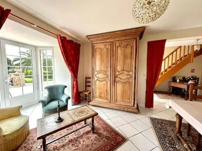 Coin salon dans l'établissement Villa Champfleury, à 50 m de la plage!