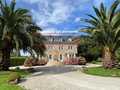 Jardin de l'établissement Villa Champfleury, à 50 m de la plage!
