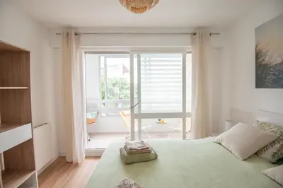 Un ou plusieurs lits dans un hébergement de l'établissement Face à Juno Beach - Appartement vue mer et port