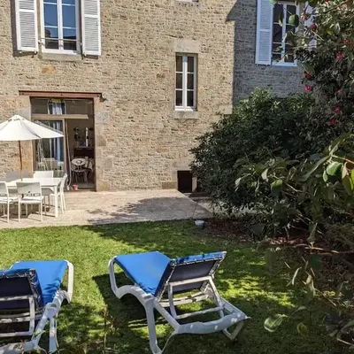 Grande maison de ville avec jardin - Baie du Mont St Michel