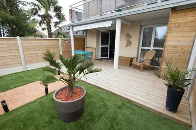 Jardin de l'établissement Bel appart près du port et de la plage