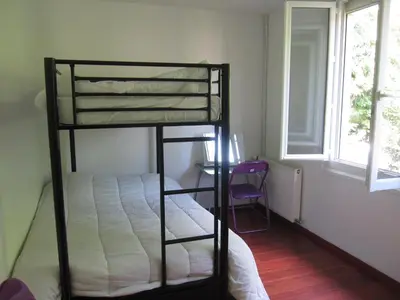 Un ou plusieurs lits dans un hébergement de l'établissement Maison avec grand jardin pour 15 couchages en Normandie