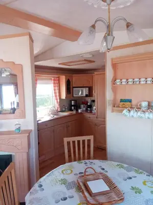 Cuisine ou kitchenette dans l'établissement Mobil Home Front de mer