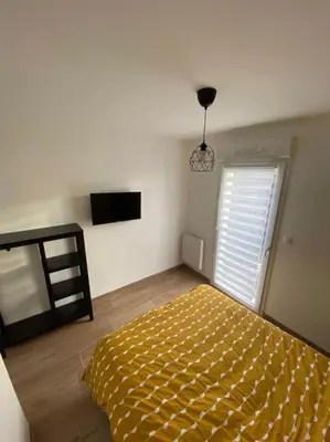 Un ou plusieurs lits dans un hébergement de l'établissement Maison à 300m de la mer avec 2 chambres
