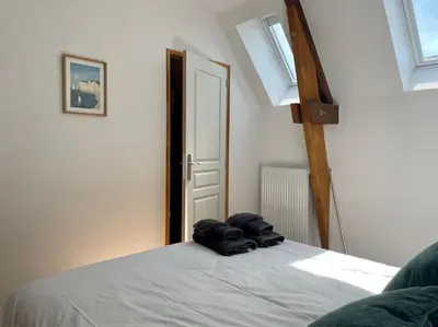 Un ou plusieurs lits dans un hébergement de l'établissement Le Logis Courtelay by Melrose