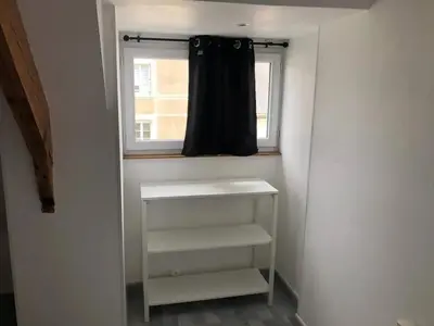 Un ou plusieurs lits dans un hébergement de l'établissement Maison charmante en centre-ville de Valognes, pour 10 pers