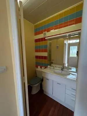 Salle de bains dans l'établissement Maison à 50 m de la plage
