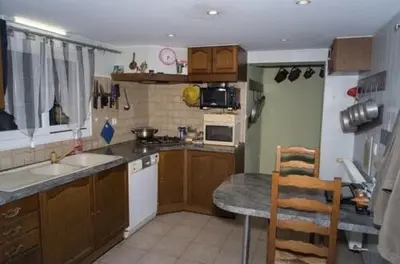 Cuisine ou kitchenette dans l'établissement A 1Okm des plages du débarquement, Chez Sabrina, gîte entre mer et campagne, proximité Caen, Bayeux, Arromanches, aéroport Carpiquet