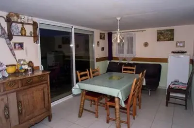 Cuisine ou kitchenette dans l'établissement A 1Okm des plages du débarquement, Chez Sabrina, gîte entre mer et campagne, proximité Caen, Bayeux, Arromanches, aéroport Carpiquet