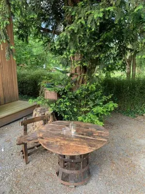 Jardin de l'établissement Le chant des oiseaux - Chalet
