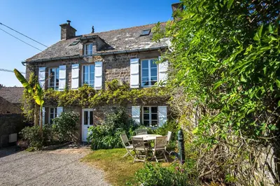 Jardin de l'établissement La Maison de la Mer - Vacation home in Normandy