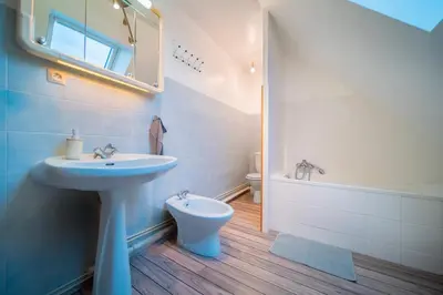 Salle de bains dans l'établissement Appartement de 80 m2 en centre-ville proche parking gratuit