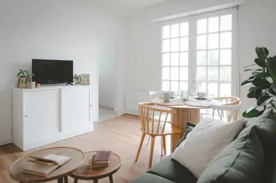 Télévision ou salle de divertissement dans l'établissement L'escapade appartement 4 pers