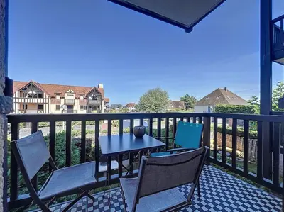 Balcon ou terrasse dans l'établissement Superbe Appartement Vue mer Ouistreham
