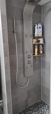 Salle de bains dans l'établissement Studio confortable à Flamanville - 35m² - Jardin privé