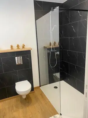 Salle de bains dans l'établissement Maison Privé de bourg 4 personnes