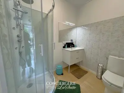 Salle de bains dans l'établissement Pedro Coté jardin