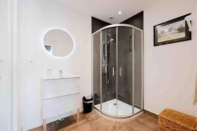 Salle de bains dans l'établissement Granville centre - Duplex 6 pers