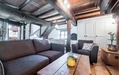 Coin salon dans l'établissement 2 Bedroom Nice Home In Le Ferré