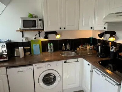 Cuisine ou kitchenette dans l'établissement Cabourg: Appartement 2 Pièces, Proche Plage, Balcon, WiFi - FR-1-487-374
