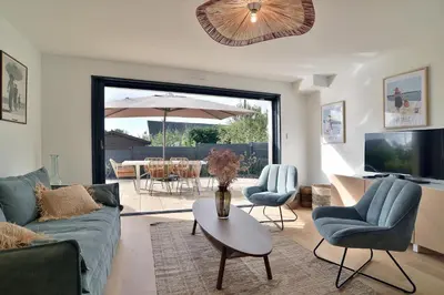 Coin salon dans l'établissement Cancale à la plage - Maison avec terrasse pour 6
