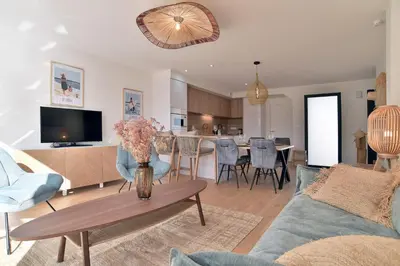 Télévision ou salle de divertissement dans l'établissement Cancale à la plage - Maison avec terrasse pour 6