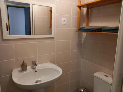 Salle de bains dans l'établissement Mont saint michel normandie