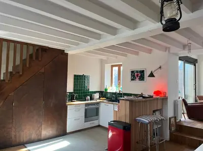 Cuisine ou kitchenette dans l'établissement Charmant Cottage d'artistes