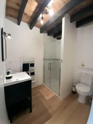 Salle de bains dans l'établissement Loft proche Bayeux