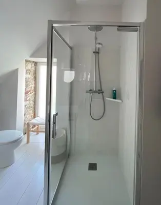 Salle de bains dans l'établissement Maison familiale cosy proche mer Agon Coutainville