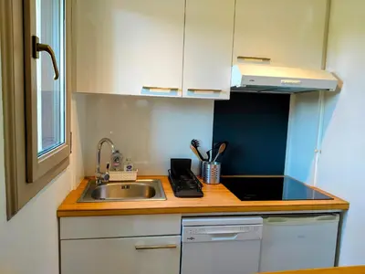 Cuisine ou kitchenette dans l'établissement Ravissant Cottage avec jardin, refait à neuf, 2 à 5 pers