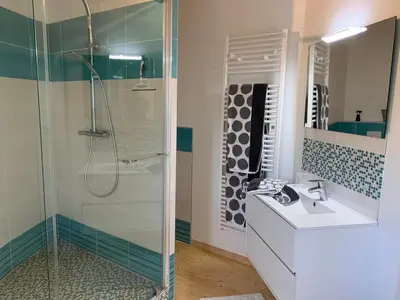 Salle de bains dans l'établissement Gite MANULAU