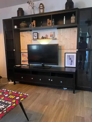 Télévision ou salle de divertissement dans l'établissement Bel appartement spacieux ,convivial de 3 chambres avec parking privé sécure