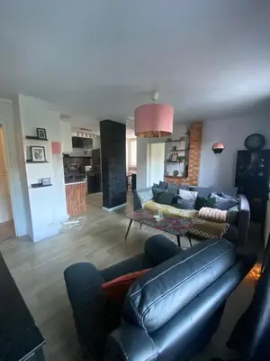 Cuisine ou kitchenette dans l'établissement Bel appartement spacieux ,convivial de 3 chambres avec parking privé sécure