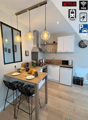 Cuisine ou kitchenette dans l'établissement Studio Titanic Cherbourg Netflix Parking