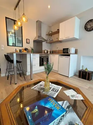 Cuisine ou kitchenette dans l'établissement Studio Titanic Cherbourg Netflix Parking