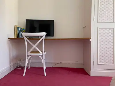 Télévision ou salle de divertissement dans l'établissement Le Petit Shamrock - villa sur la plage
