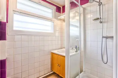 Salle de bains dans l'établissement Bel Appartement RDC avec parking gratuit