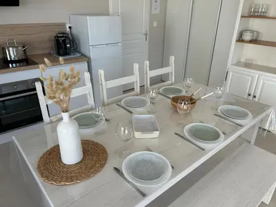 Cuisine ou kitchenette dans l'établissement Les Dunes - Omaha Beach